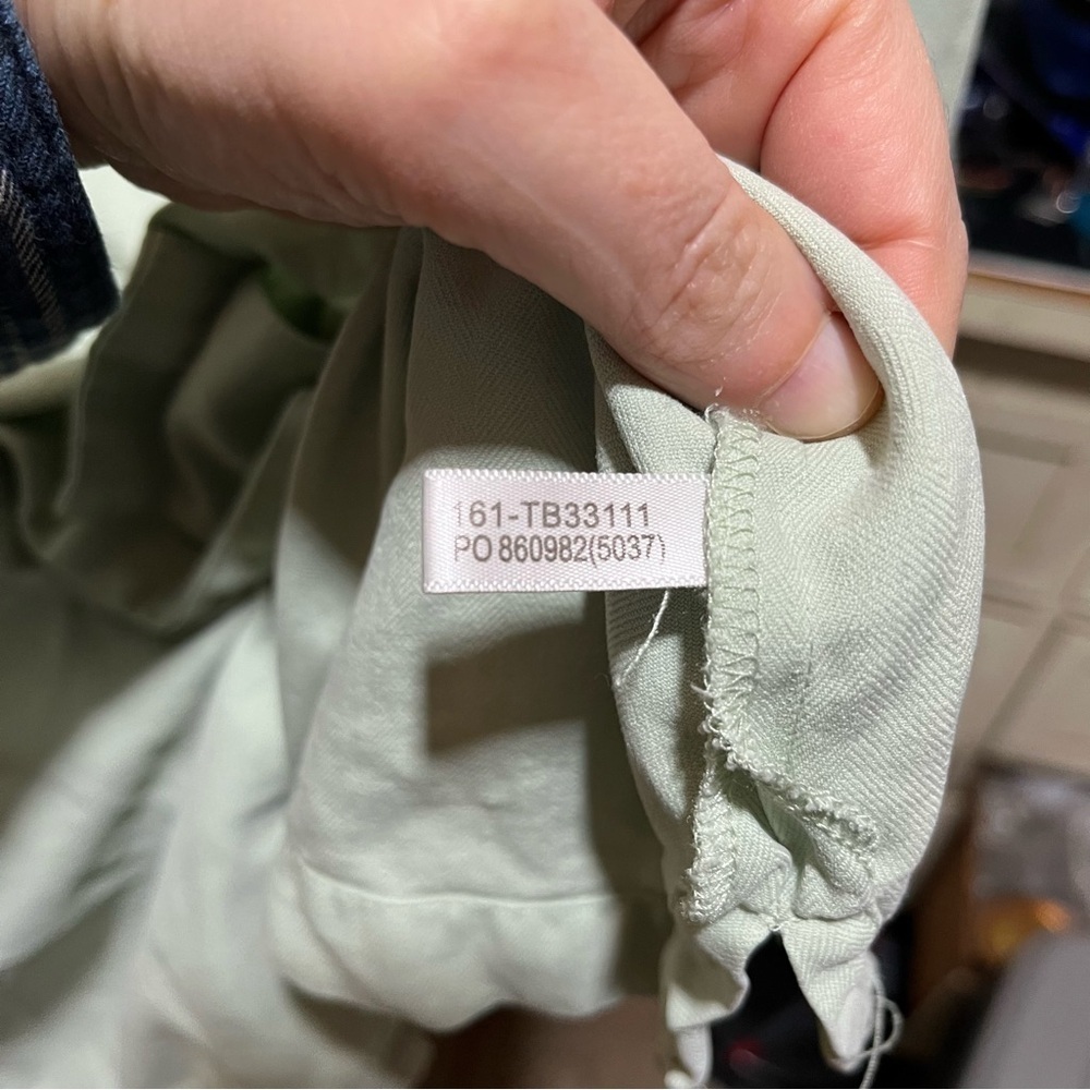 TOMMY BAHAMA ~ Men’s 100% Silk Pale Green Button Down Shirt Original Fit - Picture 6 of 8